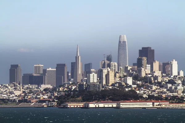 Skyline of San Francisco på sommaren, Usa — Stockfoto