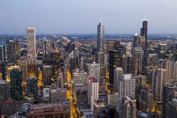 Chicago panorama za soumraku, letecký výhled, USA — Stock fotografie