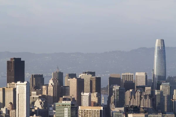 San Francisco centrum i skymningen, Usa — Stockfoto