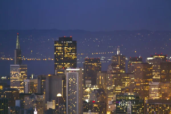 San Francisco v centru v noci, USA — Stock fotografie