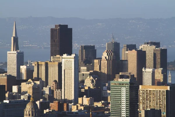 San Francisco v centru při západu slunce, USA — Stock fotografie