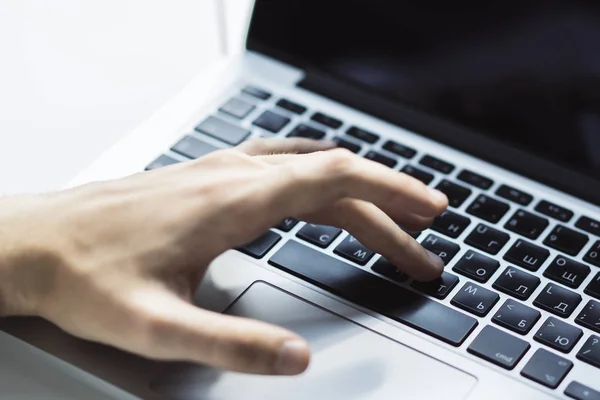 Closeup of male hand presses a button on laptop keyboard — Stock Photo, Image