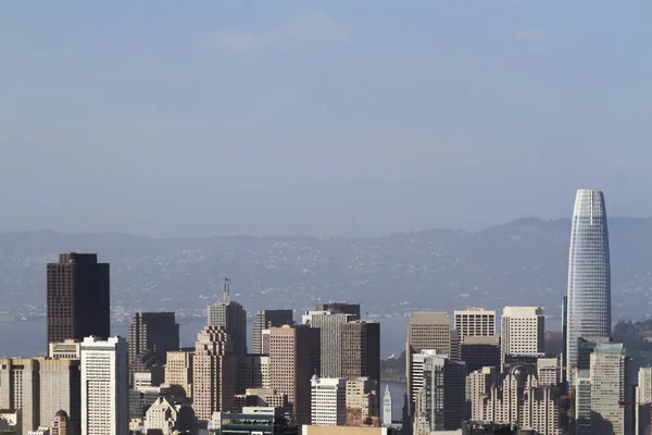 Вид с воздуха на горизонт Сан-Франциско в дневное время, Калифорния, США — стоковое фото