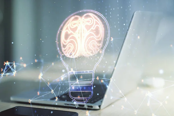 Lâmpada de luz criativa com holograma do cérebro humano em segundo plano laptop moderno, inteligência artificial e conceito de redes neurais. Multiexposição — Fotografia de Stock
