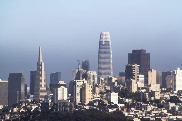 Hermosa vista del horizonte de San Francisco al atardecer, California, EE.UU. — Foto de Stock