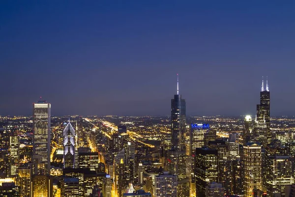 Krásný letecký pohled na Chicago panorama večer, Illinois, USA — Stock fotografie