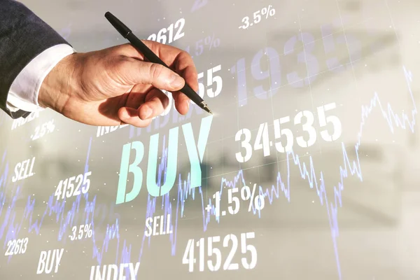 Muž ruku s perem pracuje s abstraktní virtuální finanční graf na rozmazané pozadí kanceláře, forex a investiční koncept. Multiexpozice — Stock fotografie