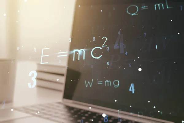 Двойное раскрытие концепции творческой научной формулы на фоне ноутбука, концепции исследований и разработок — стоковое фото