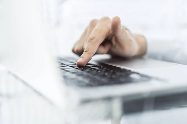 Businessman typing on laptop keyboard in sunny office, business and technology concept. Close up — Stock Photo, Image