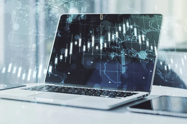 ラップトップの背景、研究と分析の概念上の世界地図と抽象的な創造的な財務チャートのマルチ露出 — ストック写真