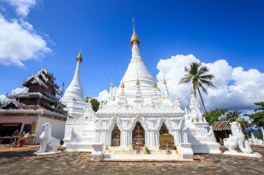 Wat Phra bu DOI Kong Mu Tapınağı dağın tepesinde: Mae Hong S