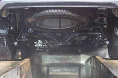 Basınç Yıkama Oto yıkama için araba bakım dükkanda püskürtme adam. Focu