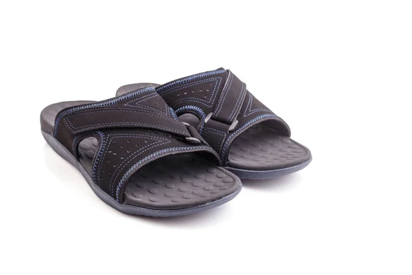 Nieuwe zwarte mannen sandalen geïsoleerd op wit — Stockfoto