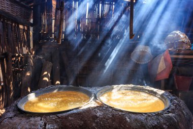 Tuz dağlık eyaleti Nan, Tayland kaynar