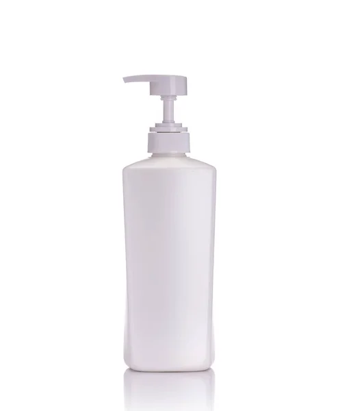 Garrafa de plástico de bomba branca em branco usada para shampoo ou sabão. Estúdio — Fotografia de Stock