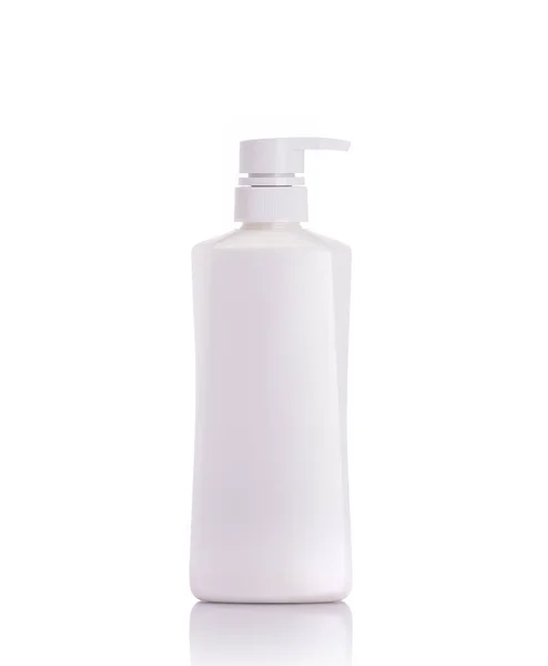Lege witte pomp plastic fles gebruikt voor shampoo of zeep. Studio — Stockfoto