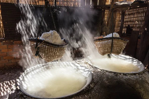 Kokande salt bergiga Nan provinsen, Thailand — Stockfoto