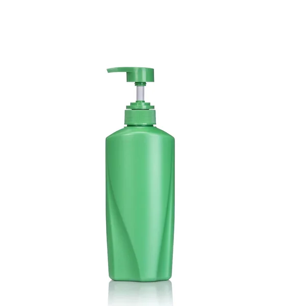 Garrafa de plástico de bomba verde em branco usada para shampoo ou sabão. Estúdio — Fotografia de Stock