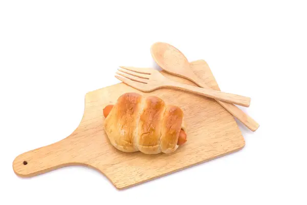 Pão com salsicha. Estúdio tiro isolado em branco — Fotografia de Stock
