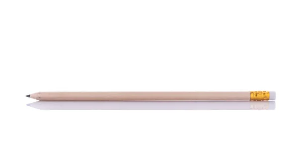 Nuevo lápiz marrón. Estudio de tiro aislado en blanco — Foto de Stock
