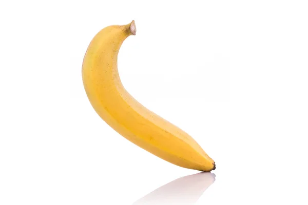 Жовтий банан. Студійний знімок ізольовано на білому тлі — стокове фото