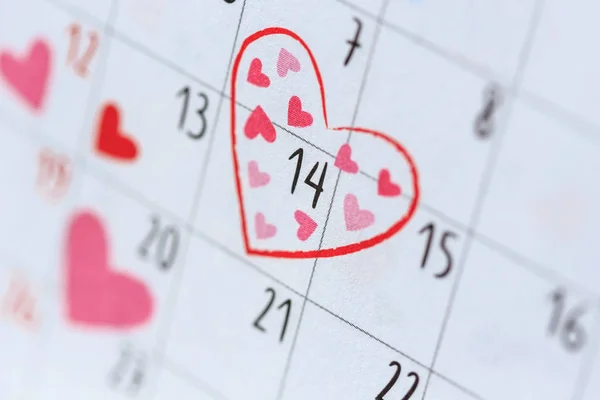 Date 14 in calendar with heart sign. Valentine day and love conc — Stock Photo, Image