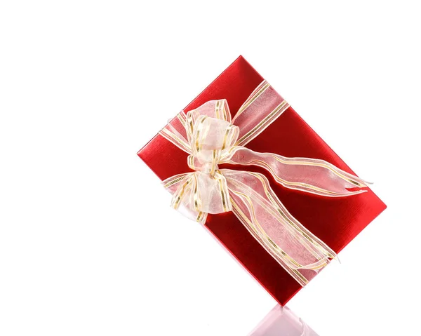 New color gift box with ribbon. Studio shot isolated on white — Stock Photo, Image