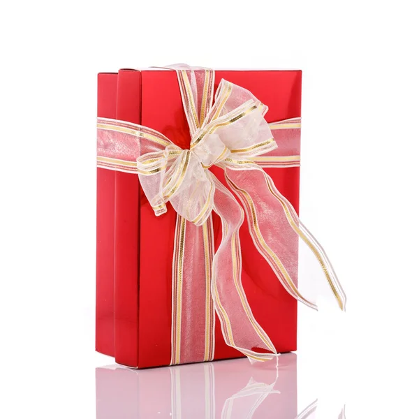 New color gift box with ribbon. Studio shot isolated on white — Stock Photo, Image