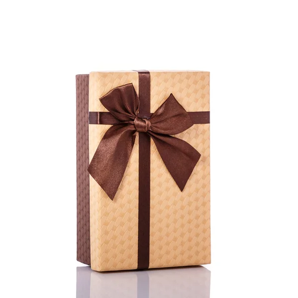 New color gift box with ribbon. Studio shot isolated on white — Stock Photo, Image