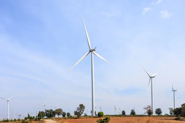 山上的风涡轮机农场。发电，泰国 — 图库照片