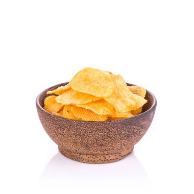 Patates cipsi. Stüdyo izole üzerinde beyaz vurdu 