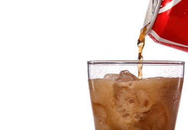 Meşrubat bardak. Stüdyo izole üzerinde beyaz arka plan vurdu
