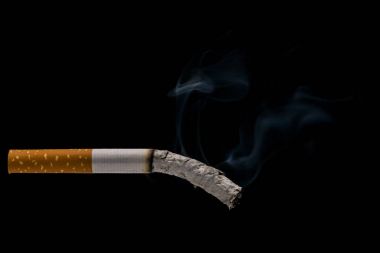 Sigara. Stüdyo çekim izole bir siyah 