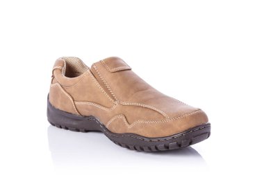 Yeni kahverengi erkek ayakkabı. Stüdyo izole üzerinde beyaz vurdu