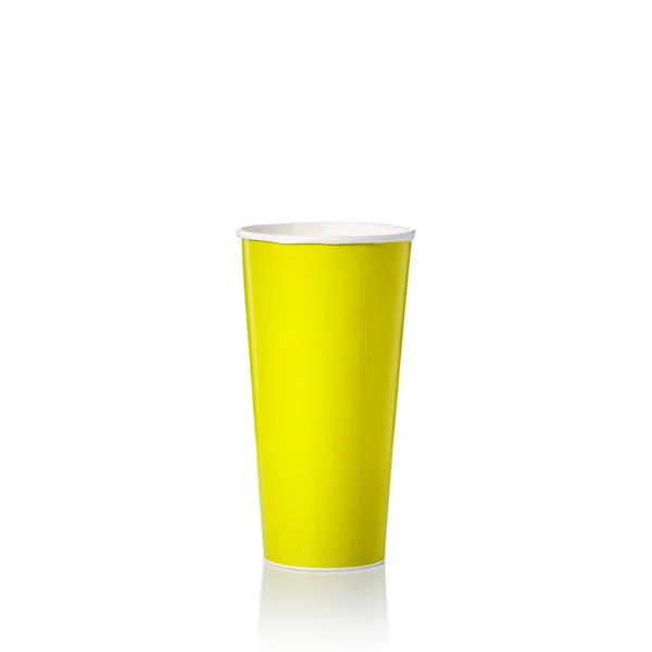 Чистая зеленая бумажная чашка для безалкогольного напитка или кофе. Студийная съемка — стоковое фото