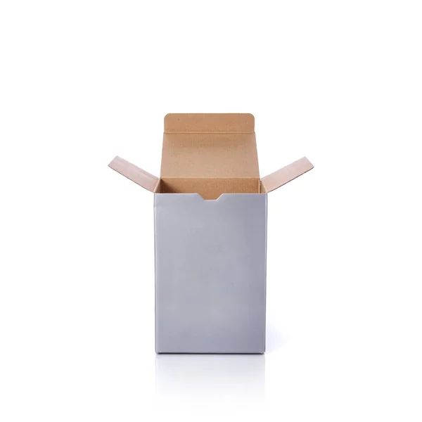 Caja de cartón abierta en blanco gris. estudio disparo aislado en blanco — Foto de Stock