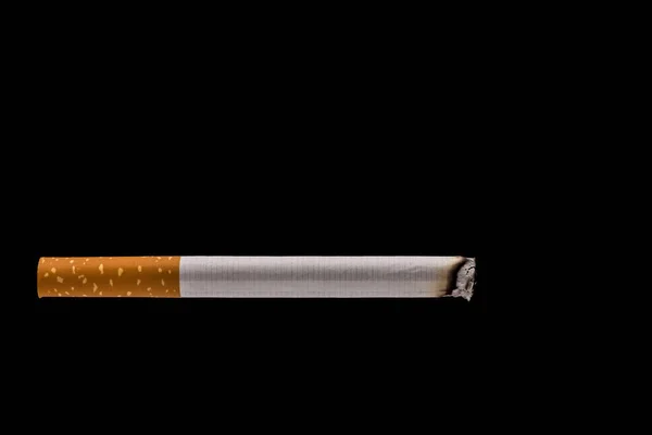 Cigaretta. Stúdió lövés elszigetelt fekete — Stock Fotó