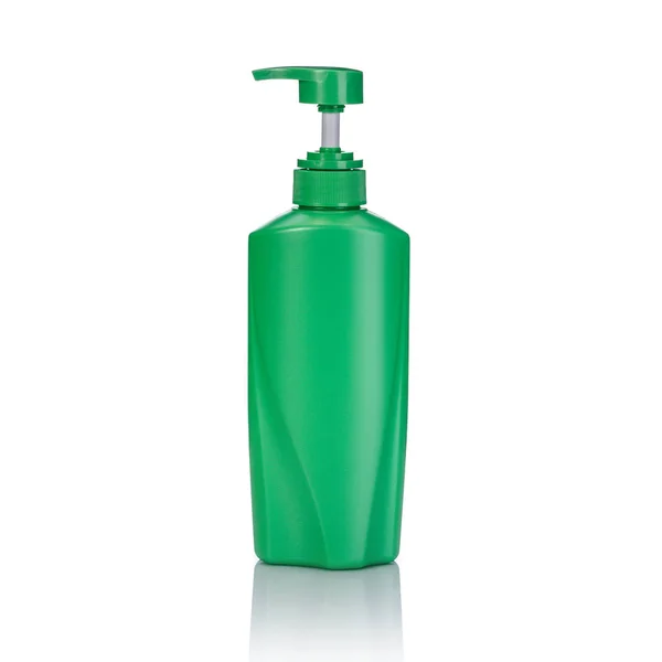 Frasco de bomba de plástico verde em branco usado para shampoo ou sabão. Estúdio — Fotografia de Stock