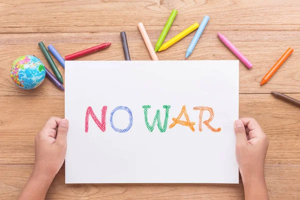 Çocuk elini kağıt 