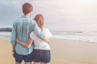 İnsanlar ya da turistik Avrupa'dan mutlu ile çift ve zaman o sakin ol