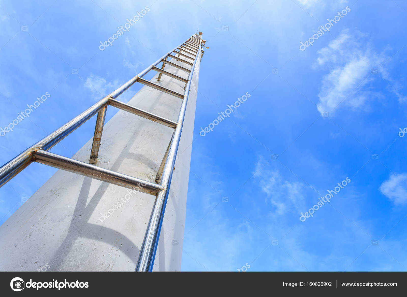 High steel ladder on clear blue sky background Stock Photo by  ©PhanuwatNandee 160826902