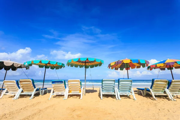 Spiaggia tropicale, Spiaggia di Karon nell'isola di Phuket, Mare delle Andamane, Thail — Foto Stock