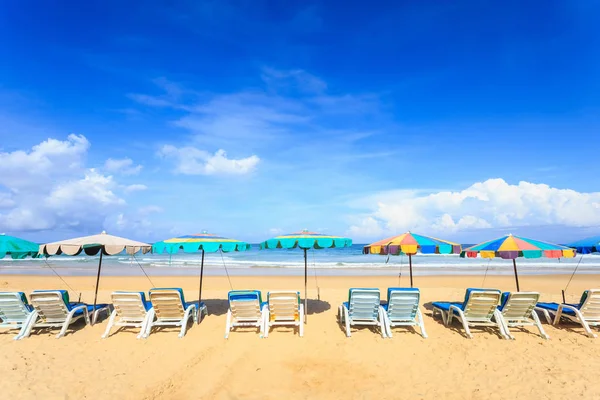 Spiaggia tropicale, Spiaggia di Karon nell'isola di Phuket, Mare delle Andamane, Thail — Foto Stock