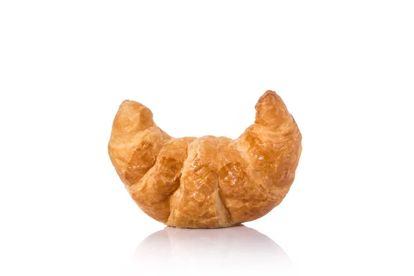 Färsk Croissant. Studio skott isolerade på vit bakgrund. Skräppost — Stockfoto