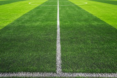 Aydınlık ve karanlık yapay veya yeşil çim açık futbol fu