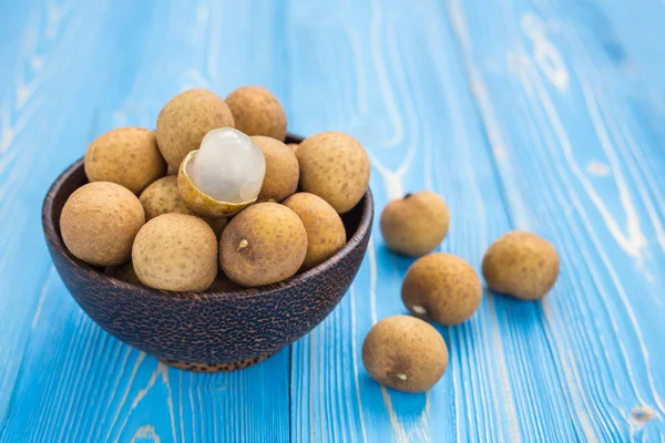 Fresh longan tropical fruit on blue wooden plank background — Stock Photo, Image