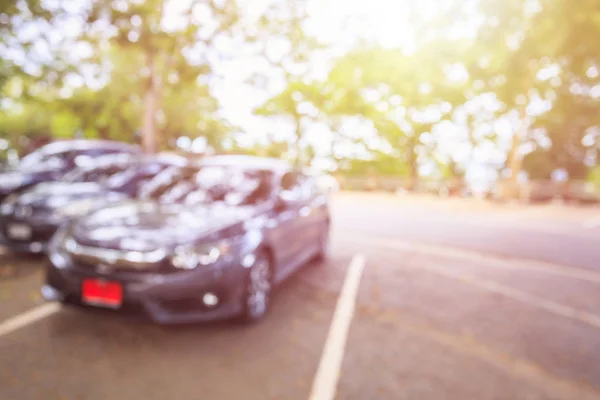 Parking en public dans le parc environnant par l'arbre — Photo