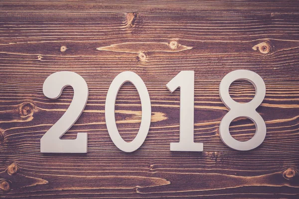 Yeni yıl ve tatil kavramı üzerinde kahverengi ahşap boa numarası 2018