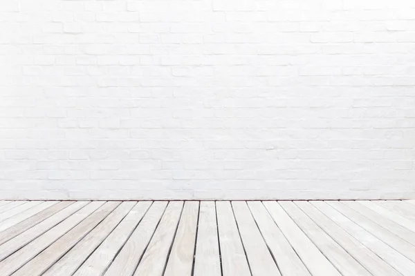 Exteriör trä prydnad golv och vit tegelvägg. Abstrakta dec — Stockfoto