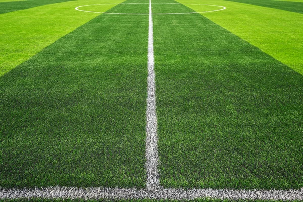 Aydınlık ve karanlık yapay veya yeşil çim açık futbol fu